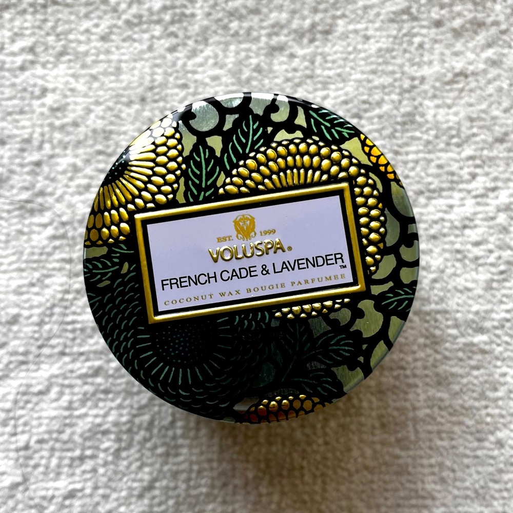 VOLUSPA FRENCH CADE AND LAVENDER CANDLE